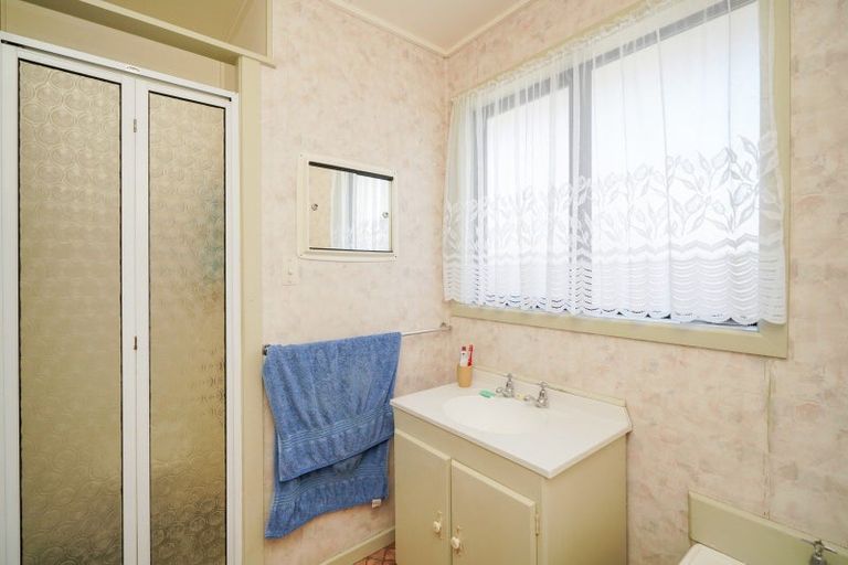 Photo of property in 42 Aloway Street, Wallacetown, 9816