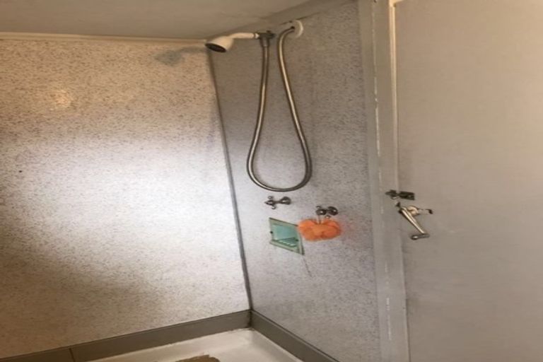 Photo of property in 6 Brighton Terrace, Murrays Bay, Auckland, 0630