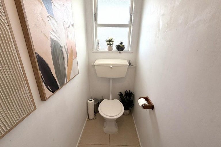 Photo of property in 25 Mokau Place, Terrace End, Palmerston North, 4410