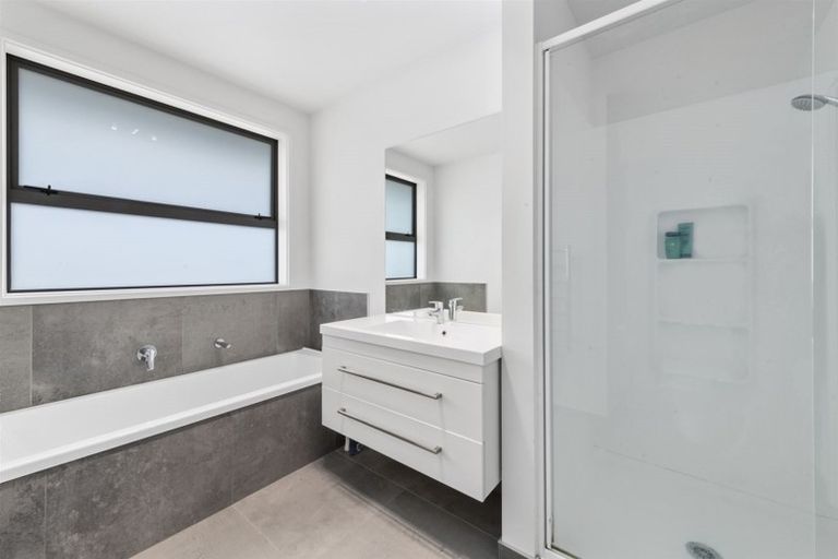 Photo of property in 37 Awataha Crescent, Pyes Pa, Tauranga, 3110