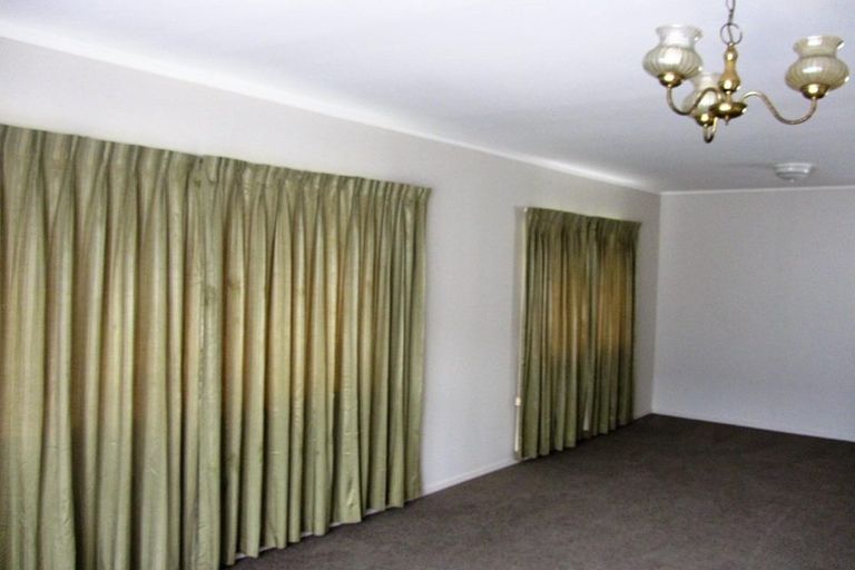 Photo of property in 1/20 Corolu Place, Conifer Grove, Takanini, 2112