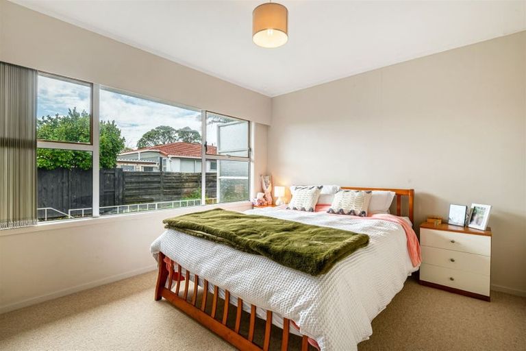 Photo of property in 2/39 Eversleigh Road, Belmont, Auckland, 0622