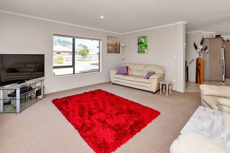 Photo of property in 55 Pyle Road West, One Tree Point, 0118