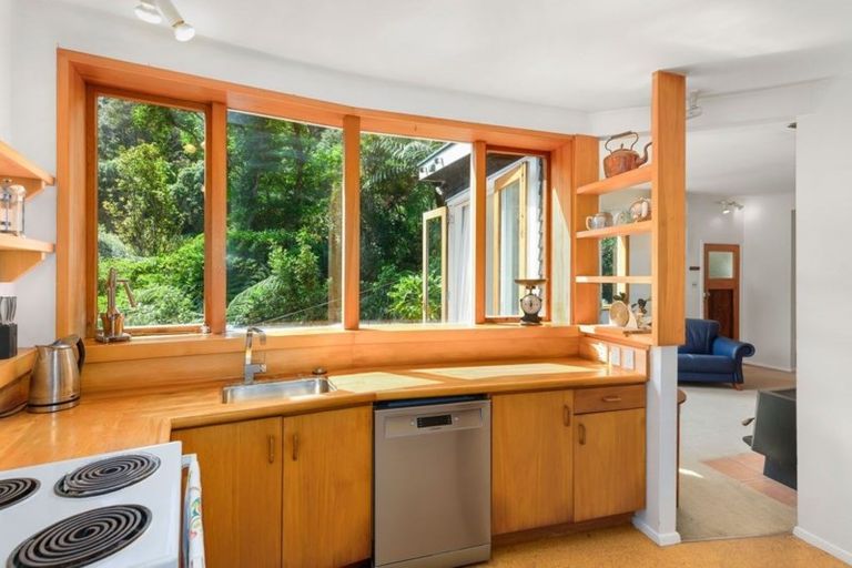 Photo of property in 8a Francis Bell Grove, Lowry Bay, Lower Hutt, 5013