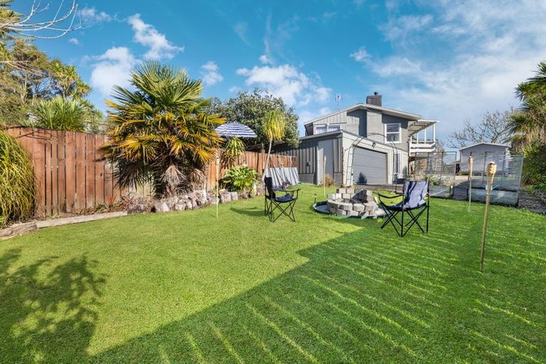 Photo of property in 38 Sunvue Road, Glen Eden, Auckland, 0602