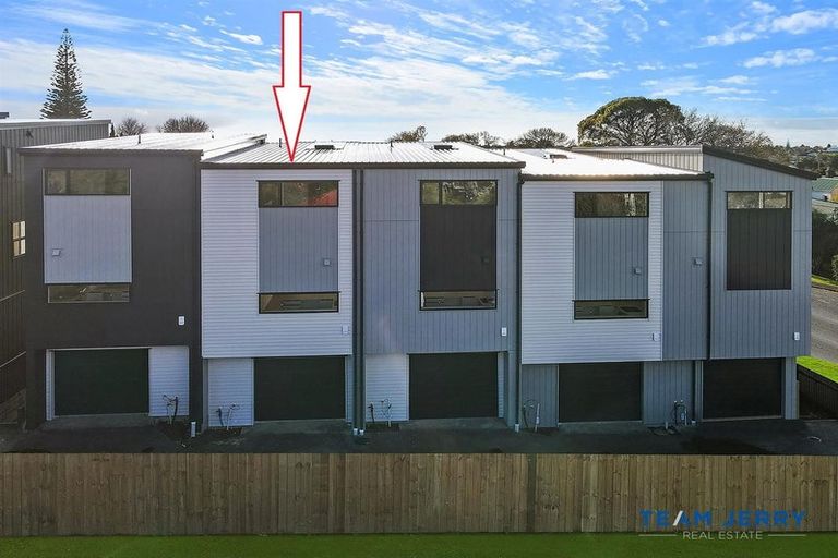 Photo of property in 4/26 Buscomb Avenue, Henderson, Auckland, 0610