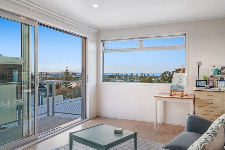 Photo of property in 25 Moffat Road, Red Beach, 0932