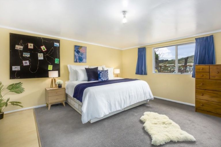 Photo of property in 23 Rembrandt Avenue, Tawa, Wellington, 5028