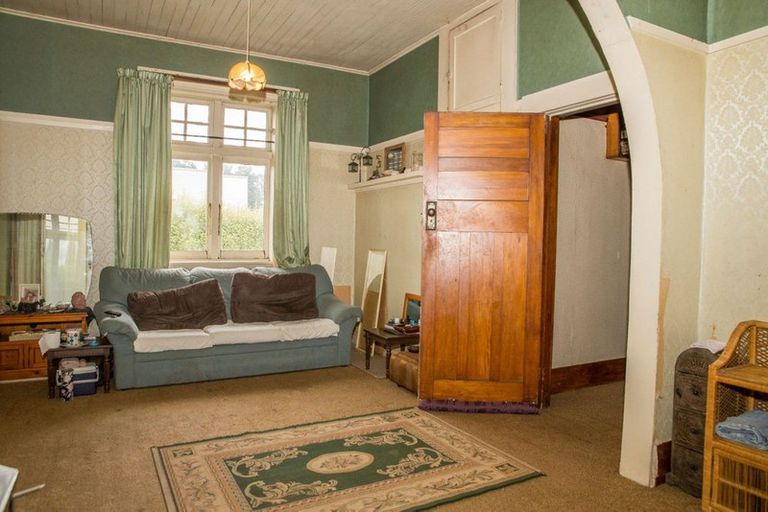 Photo of property in 1 Windsor Street, Dannevirke, 4930