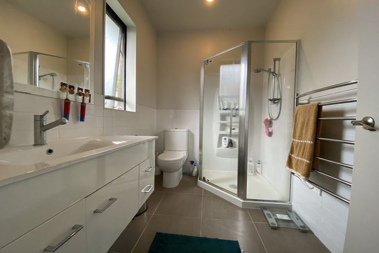 Photo of property in 2 Northbrook Close, Greenhithe, Auckland, 0632