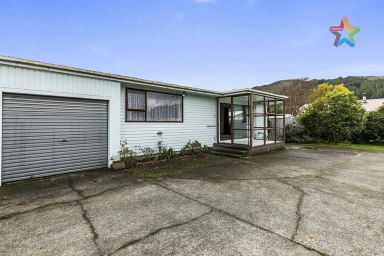 Photo of property in 18a Wimbledon Grove, Wainuiomata, Lower Hutt, 5014