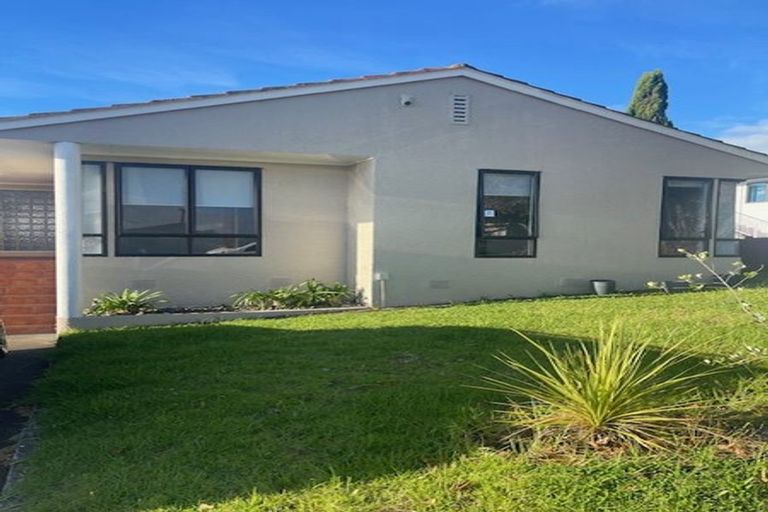 Photo of property in 9 Gwenand Place, Botany Downs, Auckland, 2010
