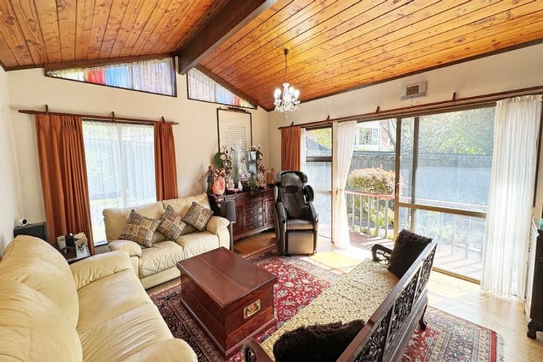 Photo of property in 3 Murano Place, Chatswood, Auckland, 0626