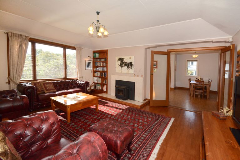 Photo of property in 2 Mcgeorge Avenue, Mornington, Dunedin, 9011
