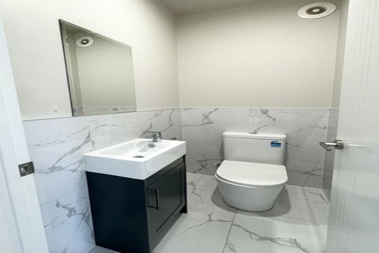 Photo of property in 6b St Catherine Crescent, West Harbour, Auckland, 0618