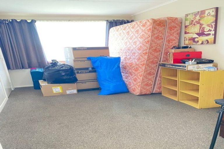 Photo of property in 32 Farnborough Crescent, Mangere, Auckland, 2022