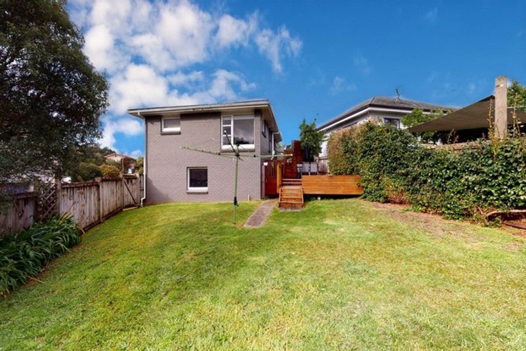 Photo of property in 1/818 East Coast Road, Oteha, Auckland, 0630