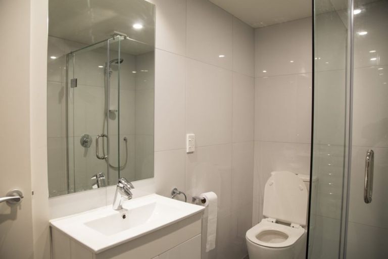 Photo of property in 93 Chelsea View Drive, Chatswood, Auckland, 0626