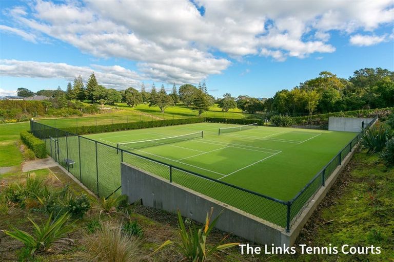 Photo of property in 1b Links Drive, Waiwhakaiho, New Plymouth, 4312