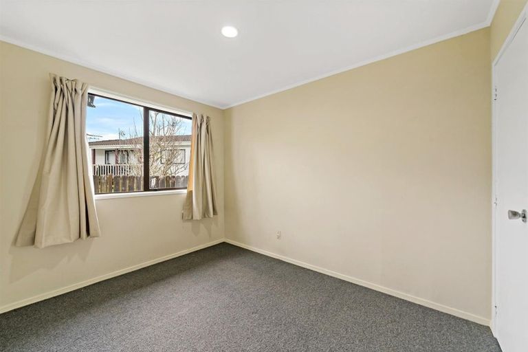 Photo of property in 64 Sunvue Road, Glen Eden, Auckland, 0602