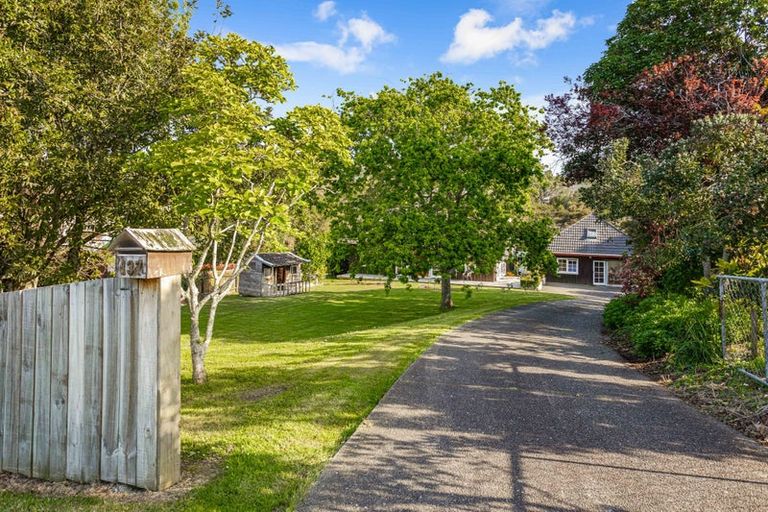 Photo of property in 137 Brian Crescent, Stanmore Bay, Whangaparaoa, 0932