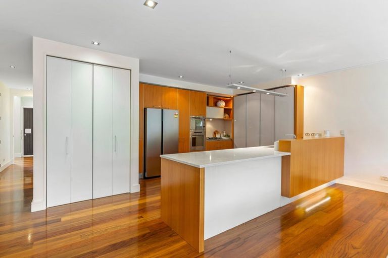 Photo of property in 5/258 Hurstmere Road, Takapuna, Auckland, 0622