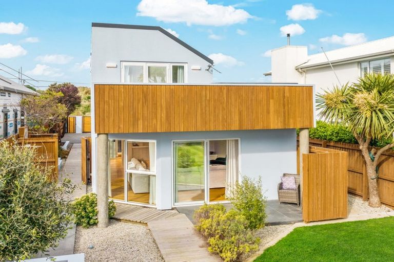 Photo of property in 10 Marine Parade, North New Brighton, Christchurch, 8083