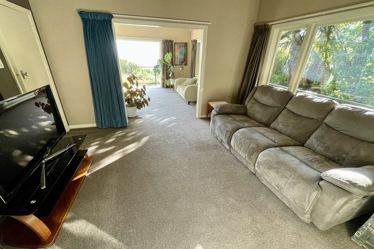 Photo of property in 114 Motuhara Road, Plimmerton, Porirua, 5026