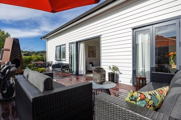 Photo of property in 18 Jane Maree Road, Kumeu, 0810