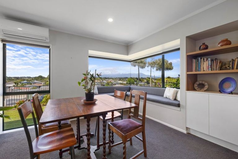 Photo of property in 9 Sandel Rise, Merrilands, New Plymouth, 4312