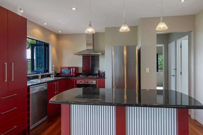 Photo of property in 9 Dudley Crescent, Cable Bay, 0420