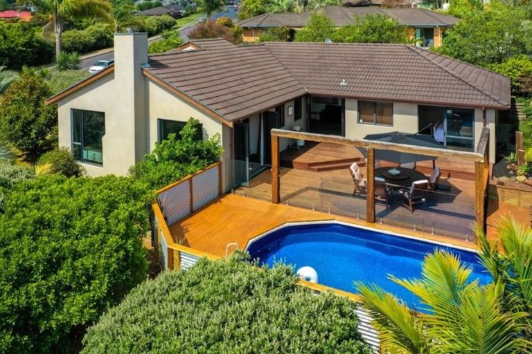 Photo of property in 2 Te Wharau Drive, Greenhithe, Auckland, 0632