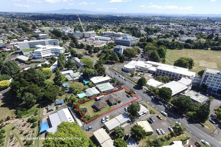 Photo of property in 196 Hillcrest Road, Hillcrest, Hamilton, 3216