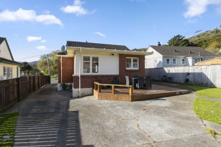 Photo of property in 16 Cleland Crescent, Naenae, Lower Hutt, 5011