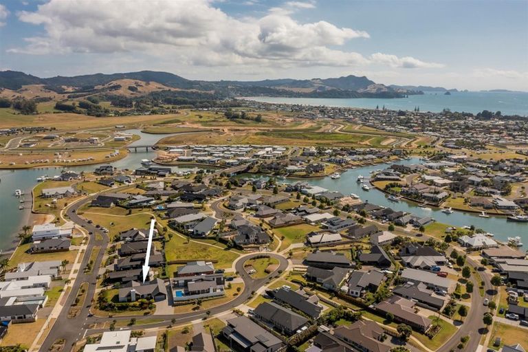 Photo of property in 1 Topping Place, Whitianga, 3510