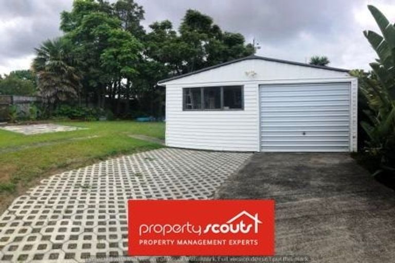 Photo of property in 50 Taipari Road, Te Atatu Peninsula, Auckland, 0610