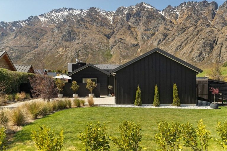 Photo of property in 10 Pendeen Crescent, Jacks Point, Queenstown, 9371