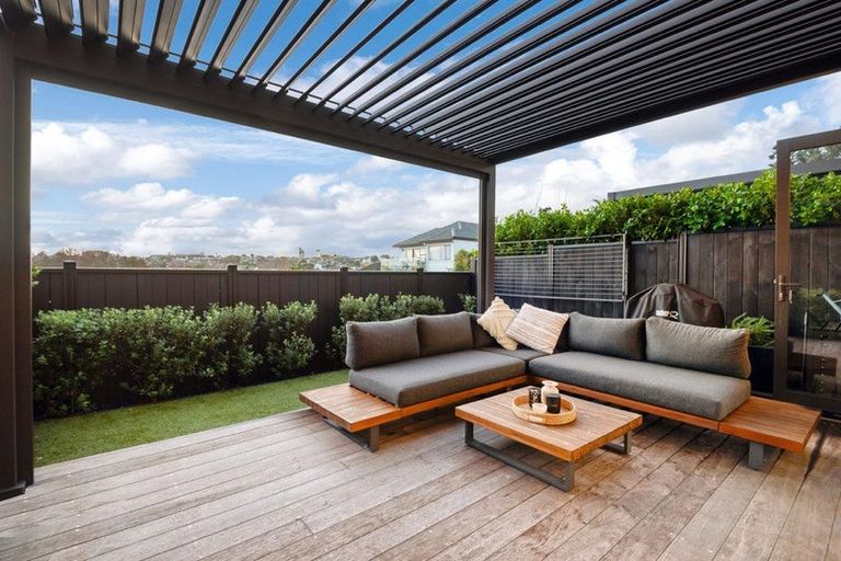 Photo of property in 5 Nga Tutu Place, Belmont, Auckland, 0622