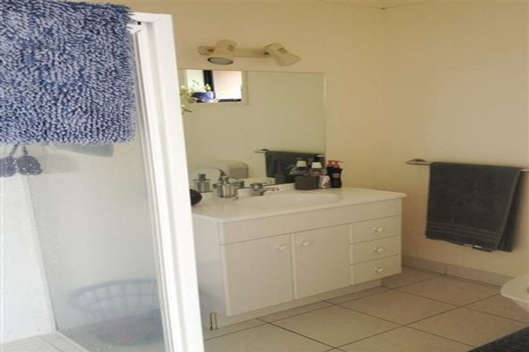 Photo of property in 29 Broadfield Street, Massey, Auckland, 0614