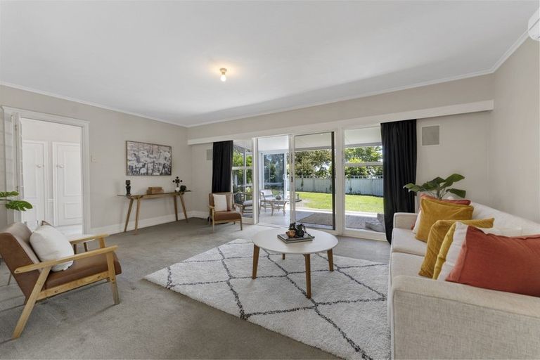 Photo of property in 335f Devon Street West, New Plymouth, 4310