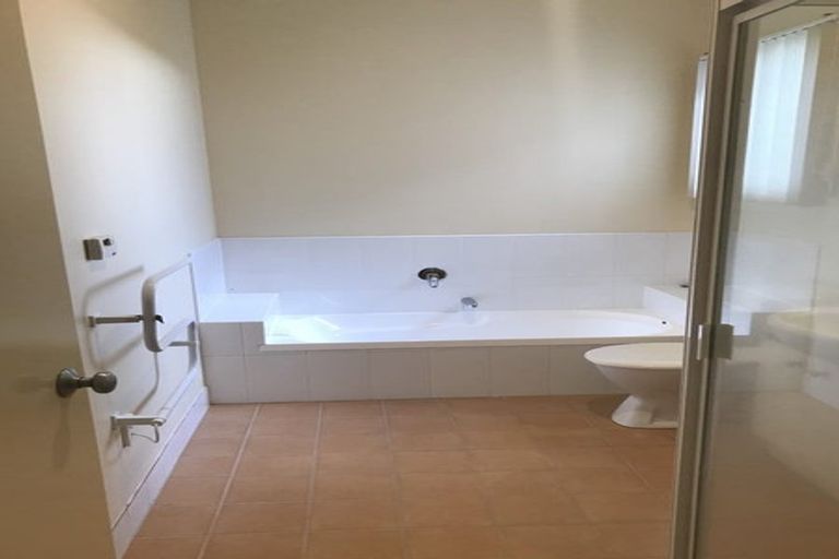 Photo of property in 8 Trimaran Drive, Gulf Harbour, Whangaparaoa, 0930