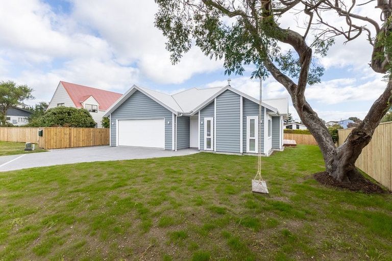 Photo of property in 23 Frimley Terrace, Waikanae Beach, Waikanae, 5036