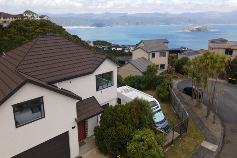 Photo of property in 7 Forbes Lane, Newlands, Wellington, 6037