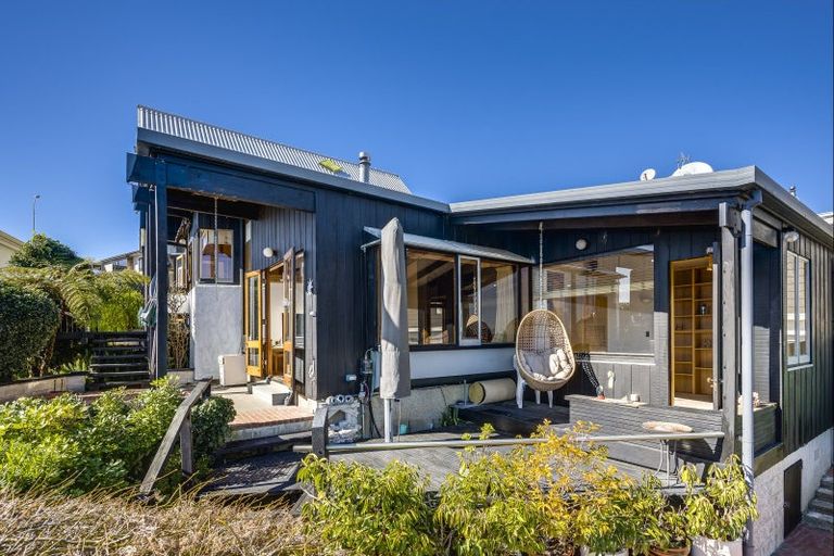 Photo of property in 34 Roslyn Road, Bluff Hill, Napier, 4110