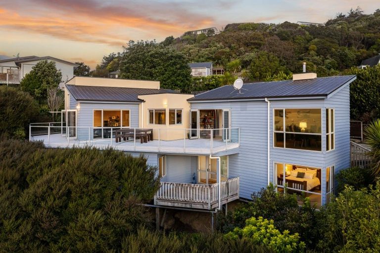 Photo of property in 18 Leeward Drive, Whitby, Porirua, 5024