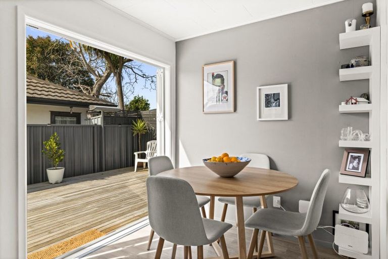 Photo of property in 806 Grove Road, Mayfair, Hastings, 4122