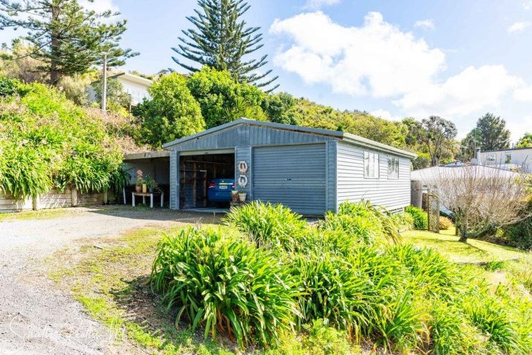 Photo of property in 2 Cliff Street, Pahi, Paparoa, 0571