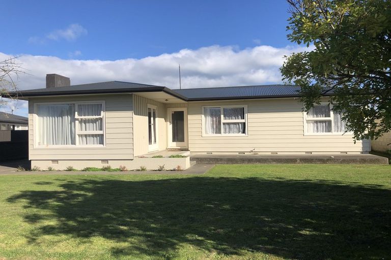Photo of property in 19 Lipscombe Crescent, Havelock North, 4130