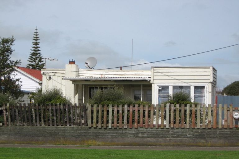 Photo of property in 23 High Street West, Waitara, 4320