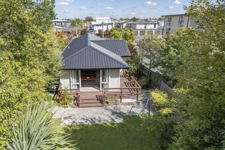 Photo of property in 438 Barbadoes Street, Edgeware, Christchurch, 8013